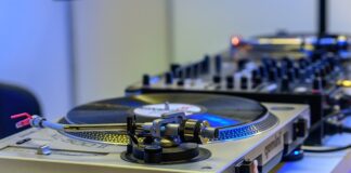 Jak wygląda kontrolka braku soli w zmywarce?