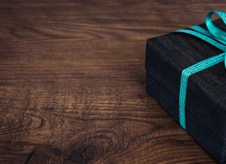 Jak zapakować kilka rzeczy w jeden prezent?