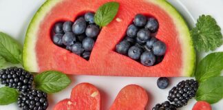 Jak usunąć stare żółte plamy pod pachami? Jak usunąć stare żółte plamy pod pachami?