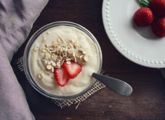 Czym można zastąpić jogurt naturalny w sosie czosnkowym?