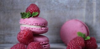 Czym smarować ciasto przed pieczeniem?