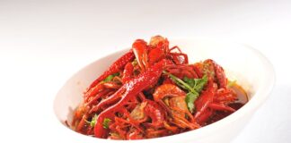 Dlaczego raki gotuje się żywcem?