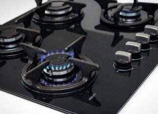 Czy w zmywarce zostaje wodą?