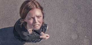 Kiedy jest błąd połowy w koszykówce?