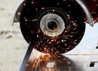 Optymalizacja cięcia metali: Wykorzystanie pił taśmowych do metalu piła taśmowa do metalu