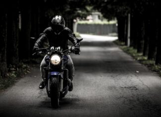 Dlaczego kamizelki ochronne to niezbędne rozwiązanie zarówno dla motocyklistów, jak i jeźdźców? Dlaczego kamizelki ochronne to niezbędne rozwiązanie zarówno dla motocyklistów, jak i jeźdźców